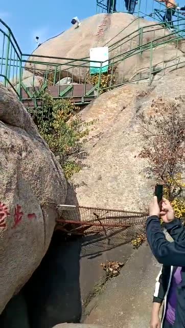 辽宁千山一步登天,天上天,一字天等著名景点让游人尽享千山惊险,刺激