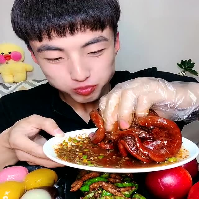 大胃王囧事,吃一大个花肠子,你喜欢吃吗