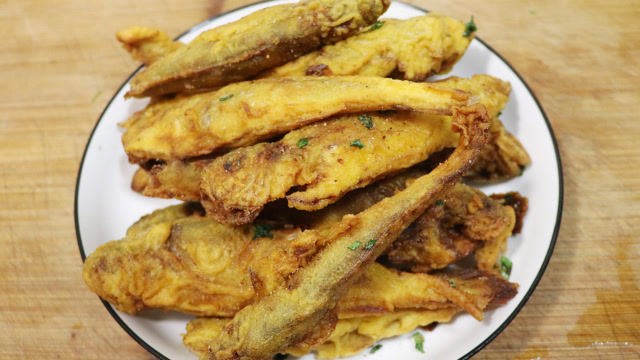 教你椒盐小黄鱼的正确做法,鱼肉鲜嫩,外皮酥脆,一口一条很过瘾
