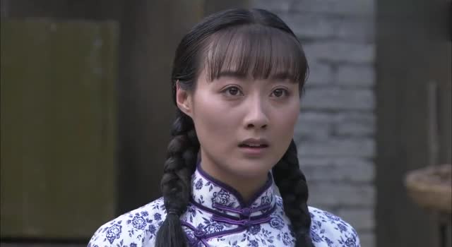 风影:邓梅在冉华面前耍鞭子,冉华看到鞭子想起亡妻,瞬间火大