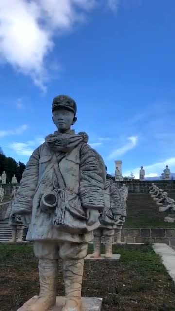 松山战役远征军娃娃兵最小13岁,全师平均年龄15岁,全部为国捐躯致敬!