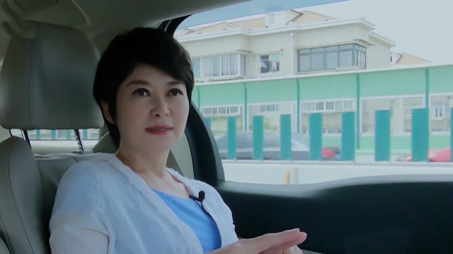 台湾新闻女王卢秀芳感慨当妈妈更困难,家庭中充当孩子们的粘合剂