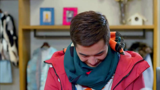 艾亮为了追院长,带她去游乐园玩,趁机套路她买礼物