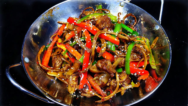 大厨分享:香锅茶菇鸭,过年餐桌上下酒最适合了!干香滋润有嚼头