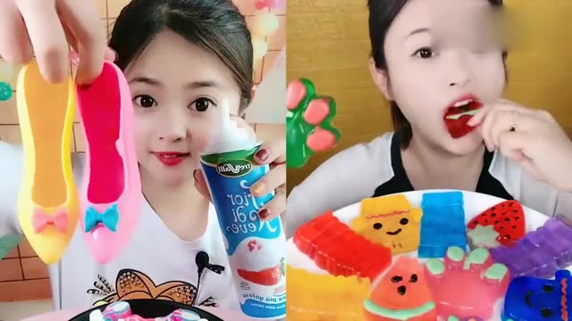 小美女试吃:果冻大聚会,各种味道都有,看着馋人