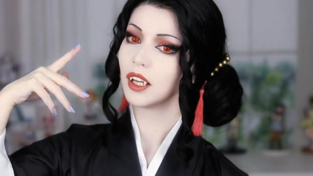 小姐姐美妆打扮成日本吸血鬼,这化妆技术你给打几分?