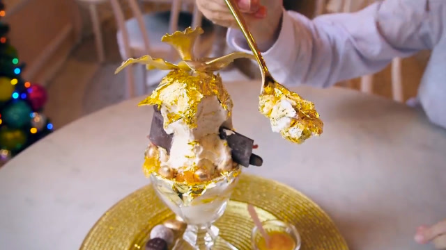 这么豪华的"黄金"冰淇淋你吃过吗?据说一份要1000美元!超奢侈