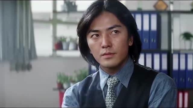 电影:长官给郑伊健看文件,没想到文件是全英文的,郑伊健霸气应对