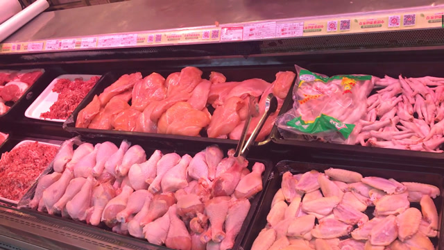 超市里的冷冻鸡腿都是从哪来的?为啥从不断货?看完就懂了