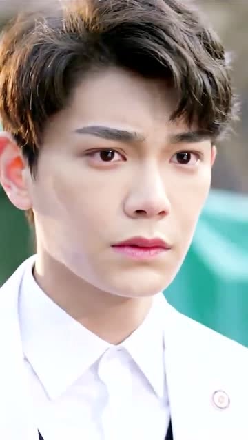 眼神杀,挑眉杀,颜值杀,演技杀,真的是绝了,这男人太无敌了