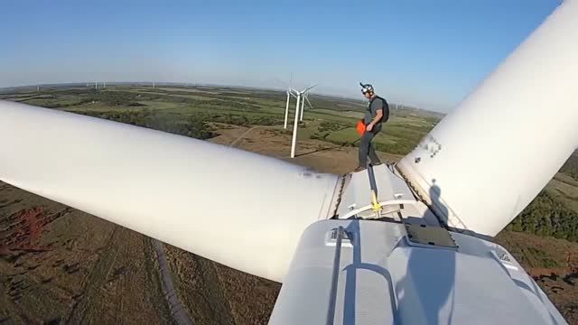 风力发电机有多大,第一视角带你上去感受一下,太震撼了
