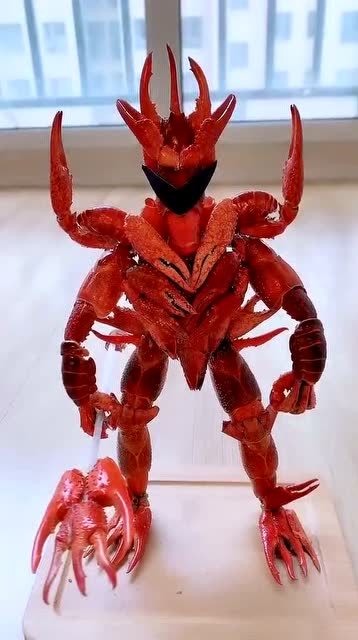 疫情期间在家无聊,用小龙虾拼了个铠甲勇士,真正的高手在民间!