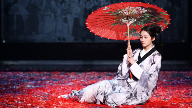 【青萍】据说这是关晓彤最美的角色了,一把伞惊艳了时光!