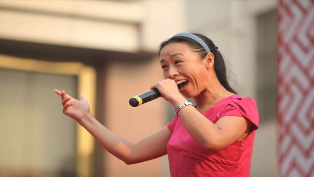 杀猪姐一首《嗨歌》惊艳全场,连原唱都自愧不如,杀猪姐唱歌合集