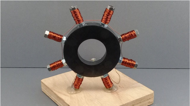 8个螺丝固定在圆形磁铁上怎么就变成发电机了呢?