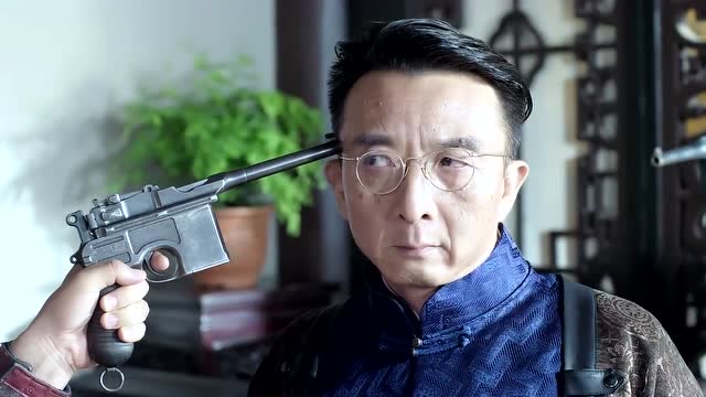 擒狼:看到满天星这么放肆,薛红狼拿枪指着他的脑袋