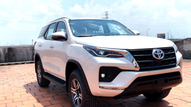 这就是2021款丰田奔跑者,按下钥匙不要太喜欢了,买不买自己定