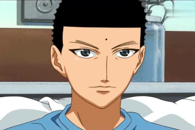 不动峰的队长告诉不二,看到立海大的队长,他也在医院里住院