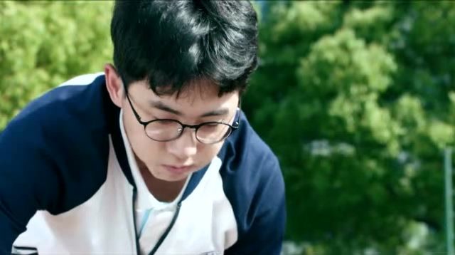 小美好:林静晓脚受伤,陆洋抱她去医务室,可这一抱逗笑大家