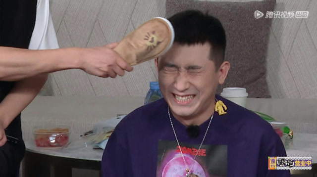 孟鹤堂把拖鞋抽在尚九熙脑门上,周九良关心熙熙反挨揍