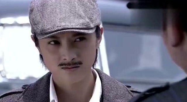 喋血孤岛:女扮男装的军统特工发现跟爪牙交易的竟是她的同事