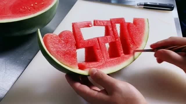 月薪上万的果盘师,竟然用西瓜雕刻520表白,真是满满的仪式感啊