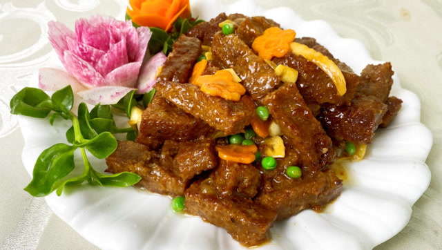 老师傅分享经典老菜烧子盖,口感酥嫩,用汤汁一包裹,味道很赞