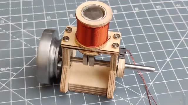 物理天才的作品,自制迷你单缸发动机