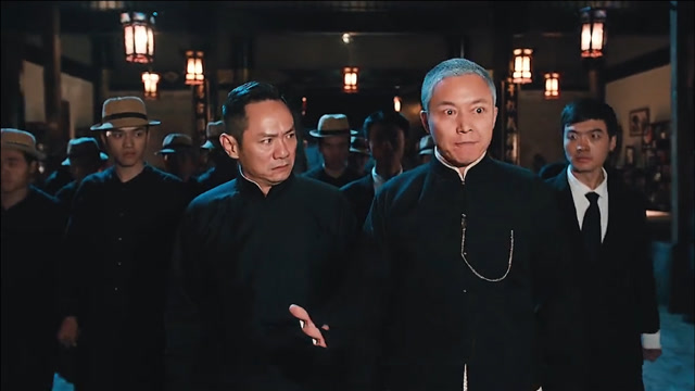 大哥的小弟被人欺负,大哥霸气带小弟找人,这场面看着真霸气!