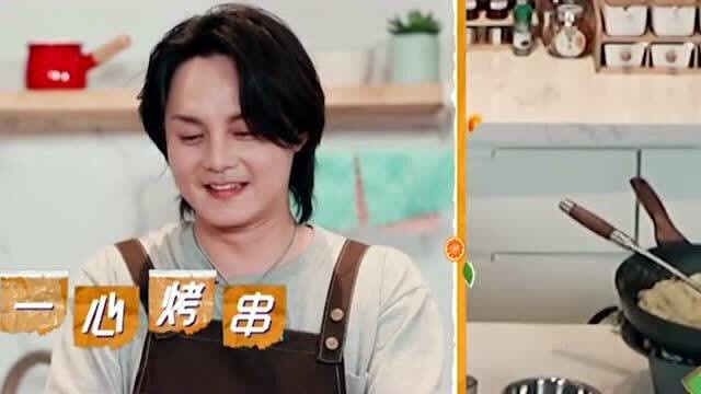 尹正掌厨做饭不是鸡糊就是饭糊都忙不过来了