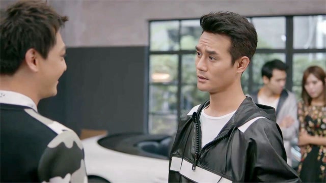 欢乐颂:姚滨请人看赵医生笑话,笑他花女人钱,结果被赵医生揍