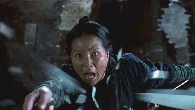 碧眼狐狸发射的这些钢钉,是有毒的,但是对方武功太高,一颗没射中