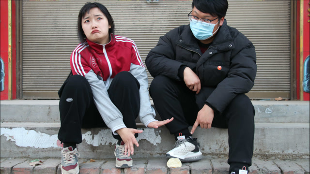 误会5:李白饥肠辘辘,问路人要馒头,为什么路人把馒头踩在脚下