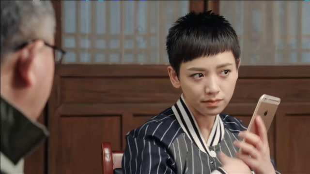 安居:凌珊想打电话,同事相继阻拦,梁珊立马发现端倪