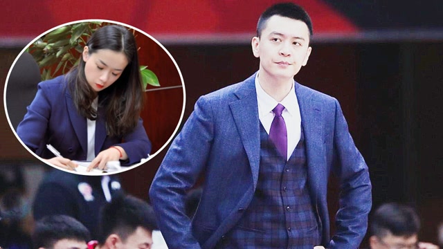 杨鸣妻子频繁晒照宣布主权?穿着干练气质出众,丈夫人气高备受困扰
