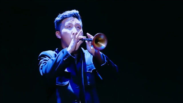 杨树林这唢呐一响,不愧是乐器中的"流氓",台下美女都泪流不止