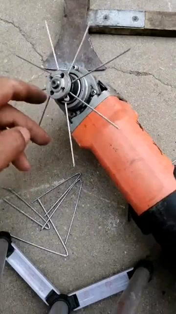 农村小伙自制除草神器,简单方便,真是太实用了