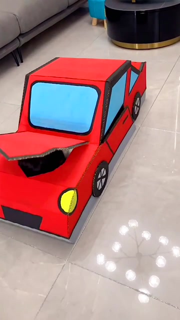 爸爸用快递纸箱做个变形金刚,邻居家小孩都馋哭了