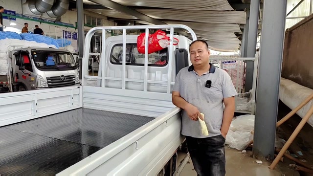 记录小货车司机辛勤的一天真实生活