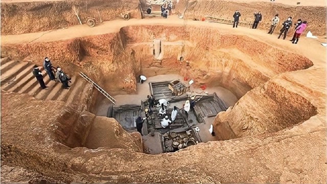 专家发现宋朝机关墓,走进墓穴后,看到一对盖被睡觉的男女