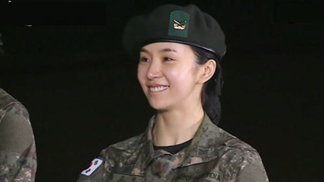 《真正的男人》  女兵结业!毕业仪式泪流不止 曹璐受连长称赞