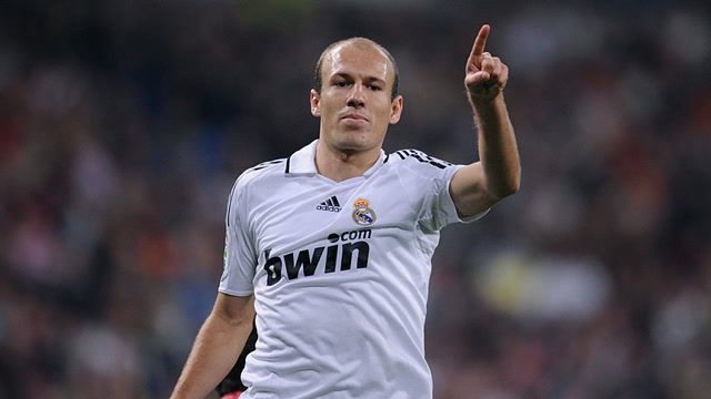 风华正茂的罗本内切无解 回顾皇马时期小飞侠高光