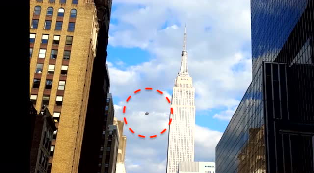 实拍ufo盘旋美国帝国大厦:造型诡异