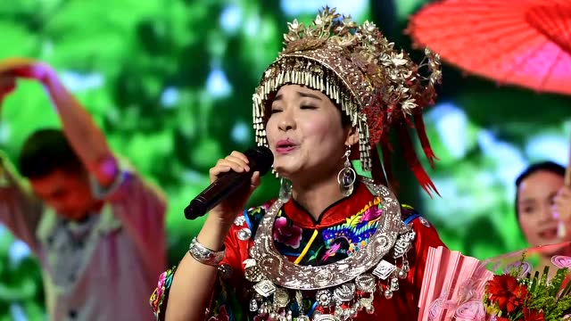 慈利歌唱家一曲《青青马桑树》轰动湖北