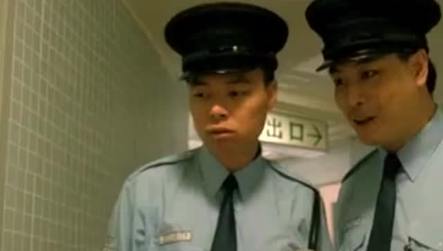 星爷《回魂夜》片段,保安哥俩的对话太搞笑了