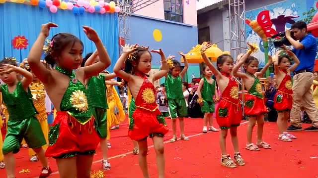 兴平市春香幼儿园学前班舞蹈《中国美》