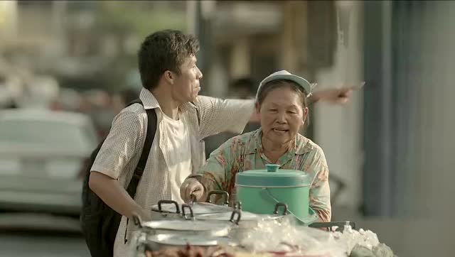 泰国公益广告拾荒老人图片
