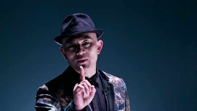 传奇主持彭鹰加盟琴岛,这宣传片太霸气了!