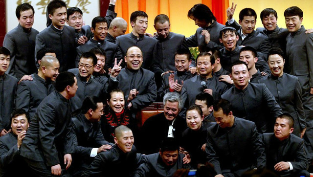 赵本山收徒仪式和郭德纲收徒仪式,区别怎么这么大呢!