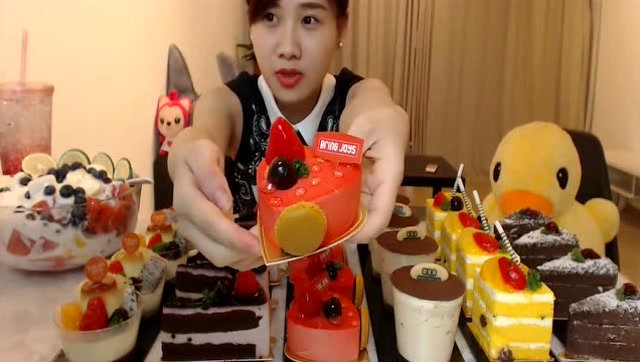 中国大胃王密子君各种甜品小蛋糕,居然能减肥